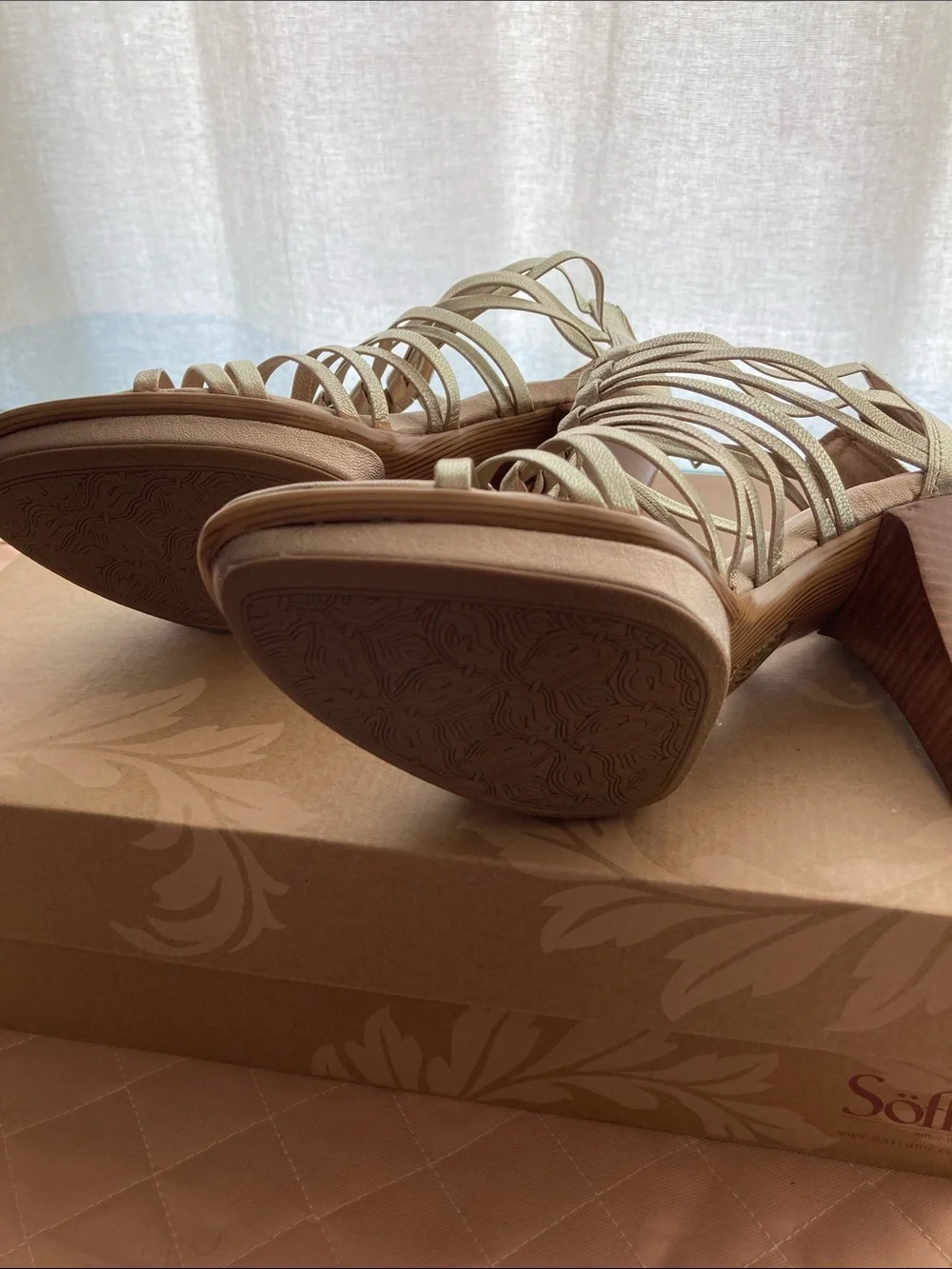 Sofft size 9 Metallic Strappy Gladiator Sandals - Gold